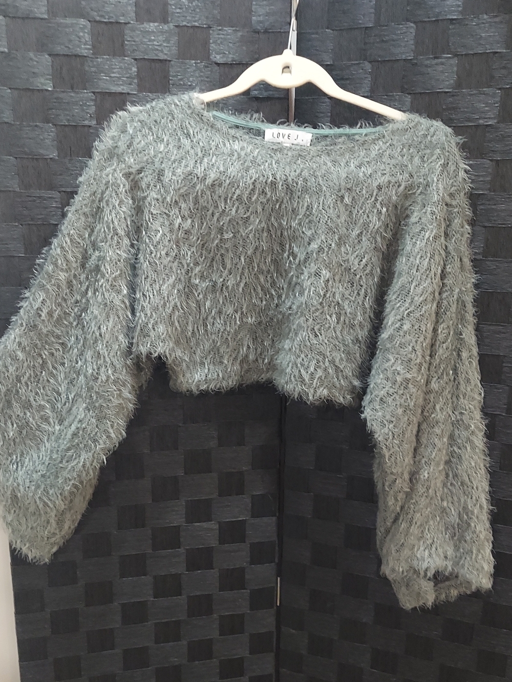 LOVE J Cropped Fuzzy Sweater in Gray Size Medium